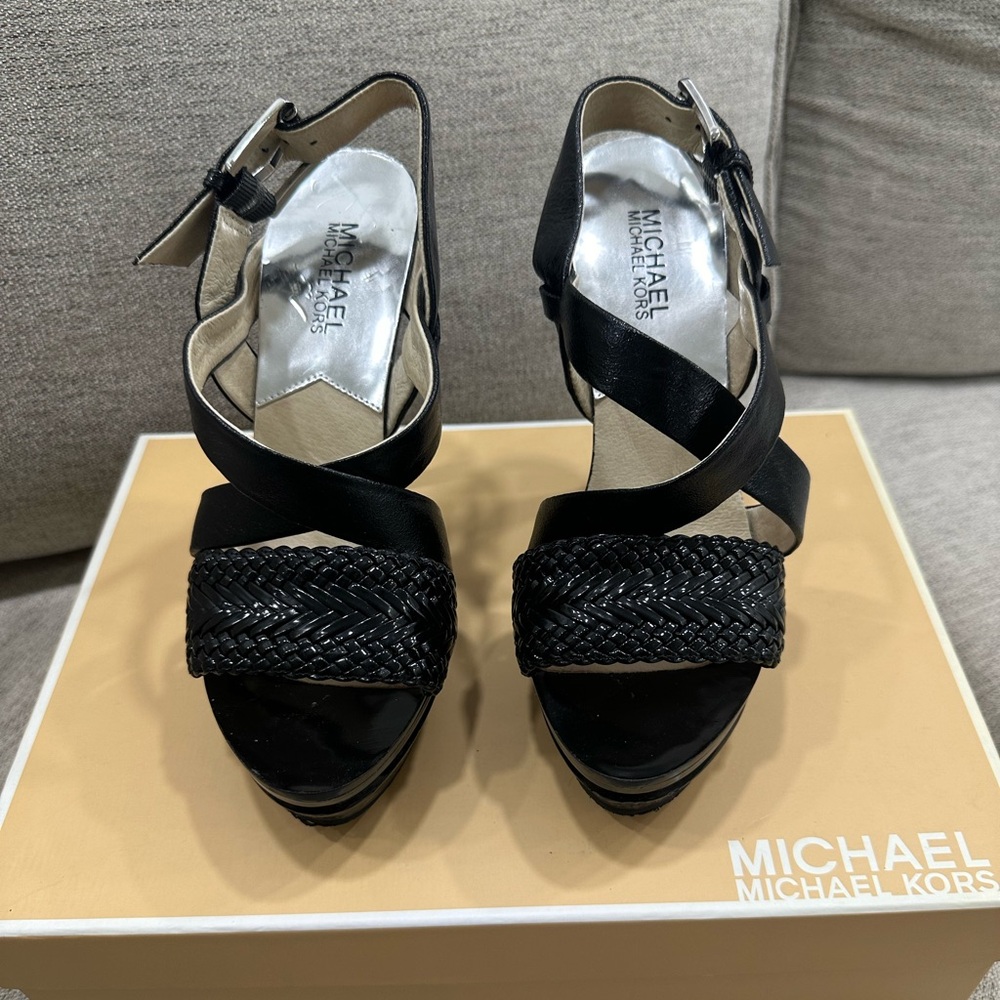 Michael Kors black heeled platform in 7.5